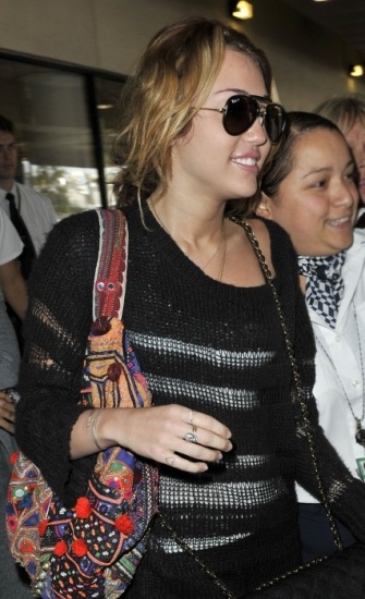 Foto El tatuaje de Miley Cyrus en su dedo meñique Foto El tatuaje de Miley Cyrus en su dedo meñique