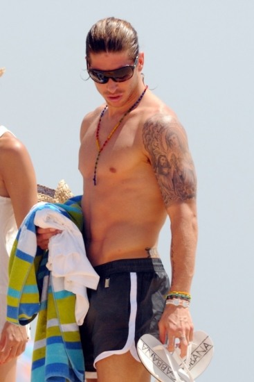 Foto Sergio Ramos con rosario y pulseras decenarios