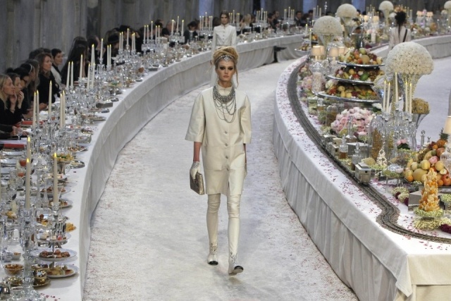 Foto Diseño en crudo de la colección ParísBombay del diseñador Karl Lagerfeld para Chanel