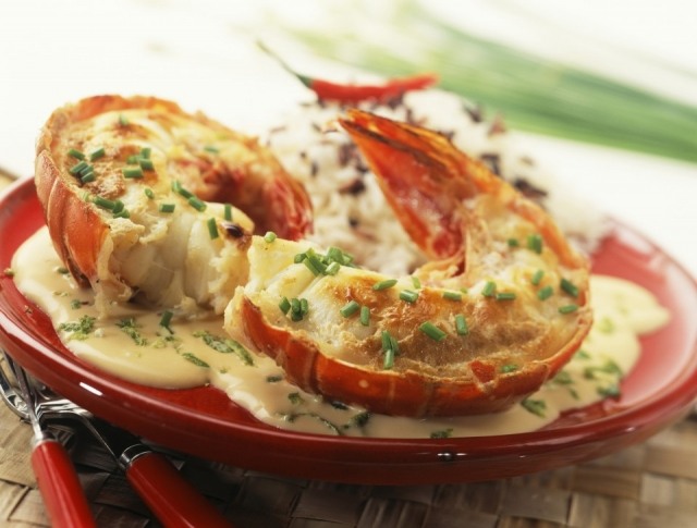 Foto Langosta Newburg, una delicia de inspiración neoyorquina en la mesa de Navidad