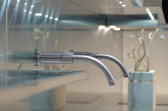 Foto Grifería de pared para la cocina