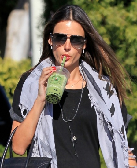 Foto Alessandra Ambrosio cuida su figura con zumos vegetales