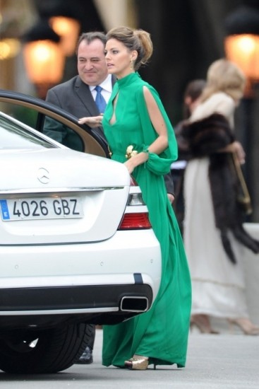 Foto Amaia Salamanca, bellísima de verde en la boda de Álvaro Fuster y Beatriz Mira