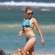 Ver la foto Scarlett Johansson con bikini turquesa