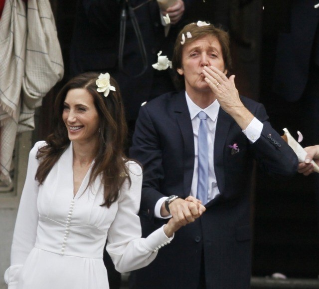 Foto Nancy Shevell, melena suelta y flores para su enlace con Paul McCartney