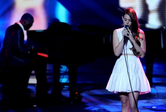 Foto Lana del Rey, tonos pastel y estilo años 50