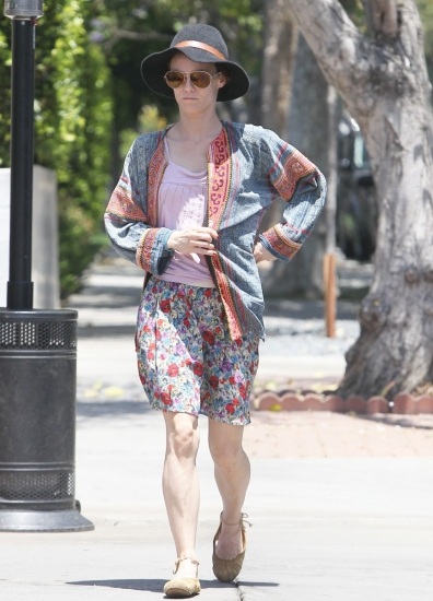 Foto Vanessa Paradis, ejemplo de combinación fallida con el estampado floral