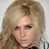 Kesha se atreve con el piercing en la nariz