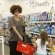 Ir a la foto Halle Berry toma precauciones en sus compras