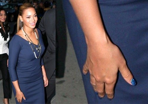 Foto Beyoncé se atreve con el azul metálico en las uñas