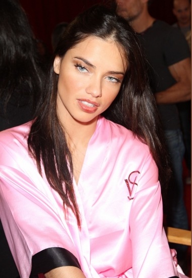 Foto Adriana Lima: sus trucos de maquillaje