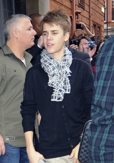 Foto Justin Bieber se atreve con los fulares Foto Justin Bieber se atreve con los fulares