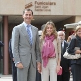 Letizia Ortiz se une a la moda de los fulares