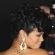 Ir a la foto Rihanna luce pendientes con pelo corto