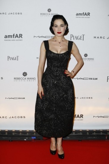 Foto Dita Von Teese y su cintura de avispa