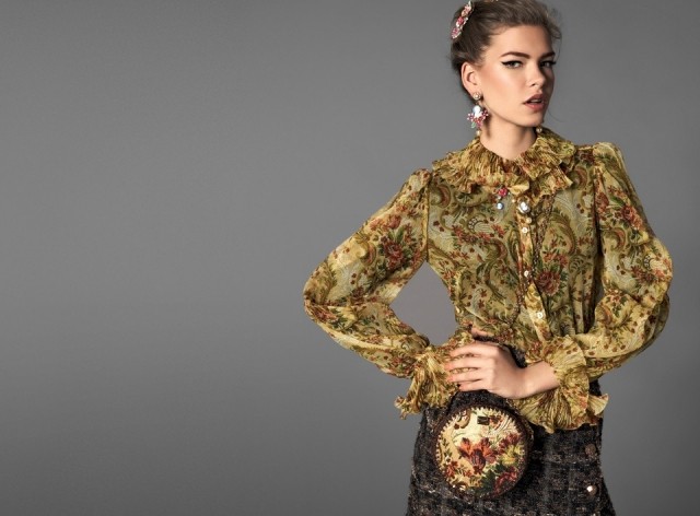 Foto Dolce  Gabbana propone un look aristocrático