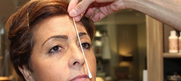 Foto Una vez que dividamos las cejas pintaremos las marcas