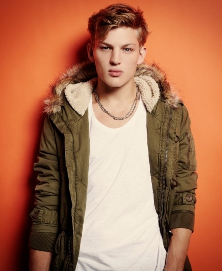 Foto Parkas en verde militar para el otoñoinvierno 20122013