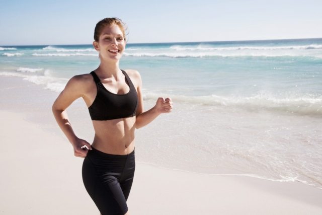 Foto Estar en contacto directo con la luz solar es bueno para los huesos