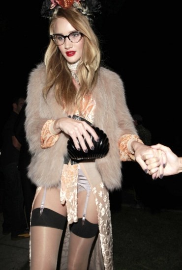 Foto Rosie HuntingtonWhiteley se disfraza en Halloween