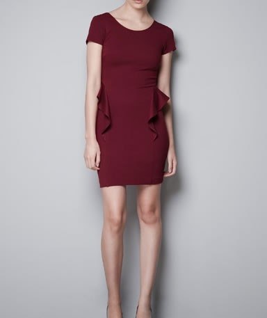 Foto Vestido volantes en color granate