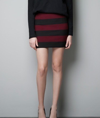 Foto Falda burdeos rayas
