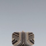 Bolso caja de pedrería por menos de 50 euros