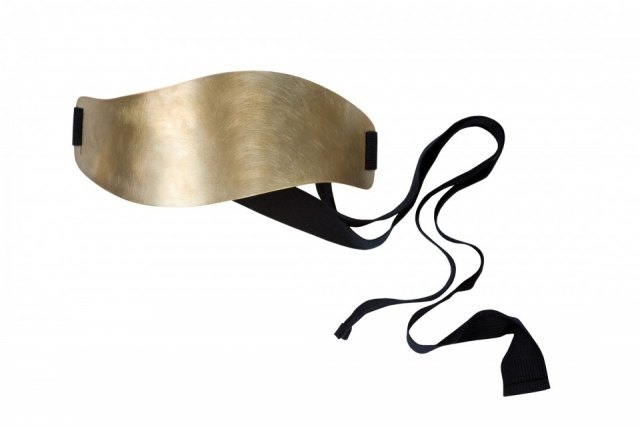 Foto Cinturón dorado para dar luz a tu look en la cena de empresa
