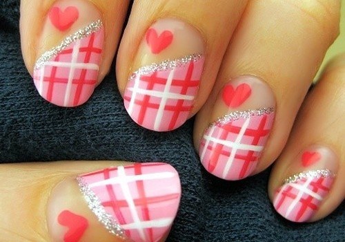 Foto NailArt de corazones rosas para San Valentín