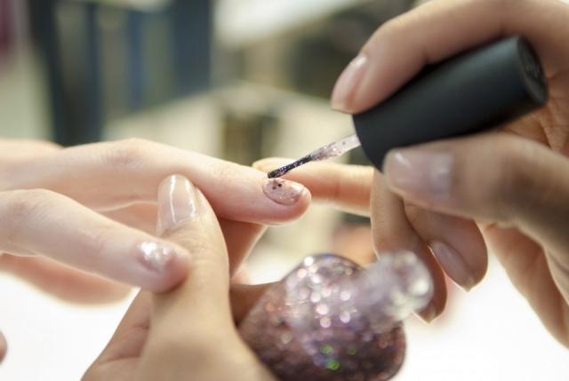Foto OPI propone una manicura con glitter para San Valentín Foto OPI propone una manicura con glitter para San Valentín