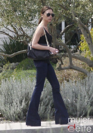 Foto Victoria Beckham se apunta a los pantalones campana y luce tipazo gracias a la dieta de los alcalinos