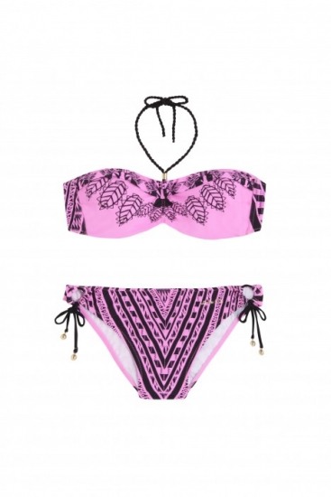 Foto Bikini rosa con motivos étnicos para primaveraverano