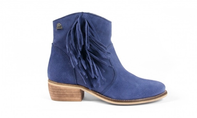 Foto Botines con flecos en color azul para primaveraverano