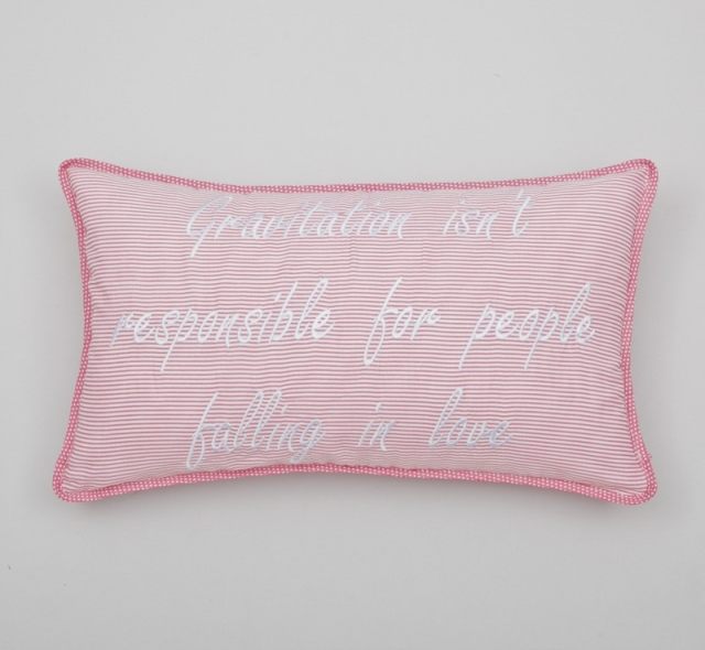 Foto Cojines com mensaje en moda hogar para primavera