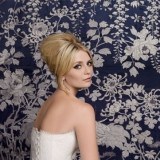 Mischa Barton vestida de novia y con moño italiano