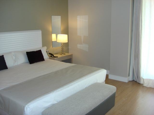 Foto Interior de la habitación del hotel Husa Golf Valdecañas, El Gordo, Cáceres