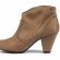 Ir a la foto Botín en color marrón con tachuelas como tendencia en moda calzado primaveraverano 2013