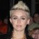 Ver la foto Miley Cyrus con corte de pelo corto y tupé, tendencia en peinados