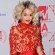 Ir a la foto Rita Ora con pelo corto rizado como peinado para cabellos rizados
