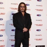 Los hombres de media melena como Johnny Depp son los más atractivos para las mujeres solteras españolas
