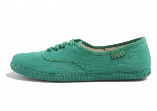Foto Zapatillas de lona en color verde para tu look primaveraverano