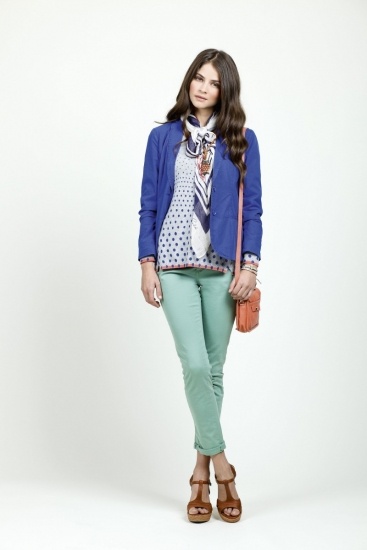 Foto Look con pantalones verde mint para primaveraverano