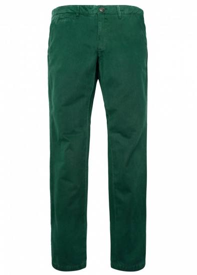 Foto Pantalones verdes de chico para primaveraverano