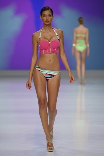 Foto Bikini rosa y azul para tu look de primaveraverano