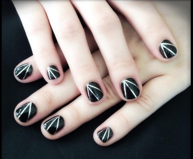 Foto Demi Lovato apuesta por los tonos metalizados para el verano Foto Demi Lovato apuesta por los tonos metalizados para el verano