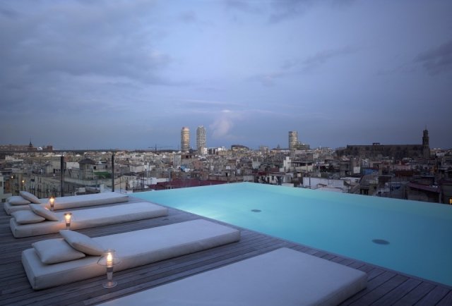 Foto Anochecer en la piscina del Grand Central Hotel, en Barcelona