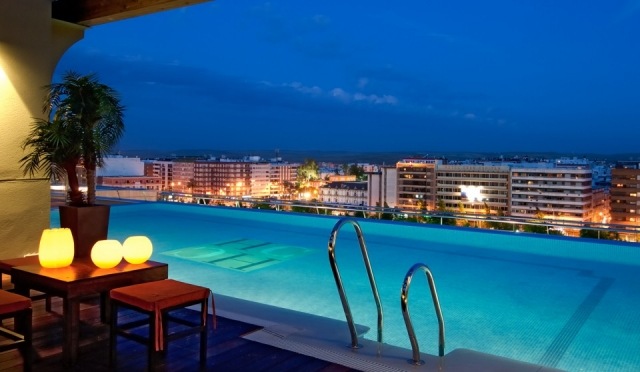 Foto Piscina con vistas en la terraza del Hotel Córdoba Center