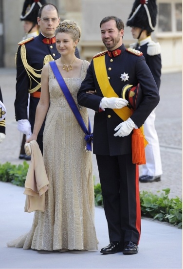 Foto Stéphanie de Luxemburgo y su marido, el duque Guillermo de Luxemburgo a su llegada a la boda de Magdalena de Suecia y Christopher O´Neill
