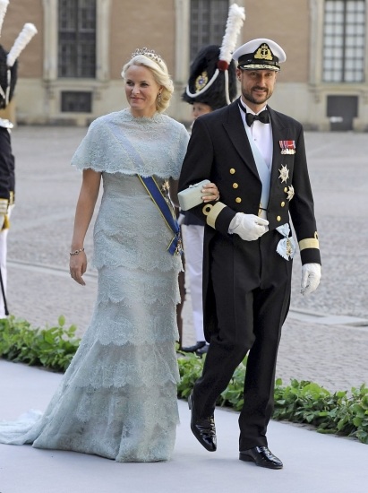 Foto MetteMarit de Noruega y su marido, el príncipe Haakon a su llegada a la boda de Magdalena de Suecia y Christopher O´Neill