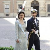 La reina Silvia y su hijo, el príncipe Carlos Felipe de Suecia, a su llegada a la boda de Magdalena de Suecia y Christopher O´Neill